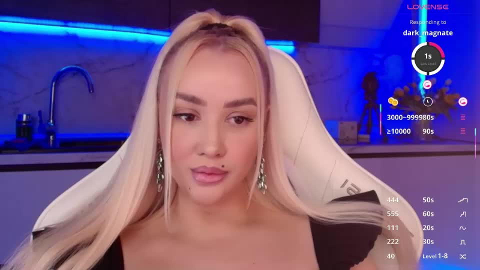 blond_diamond Webcam Chat July 16, 2026