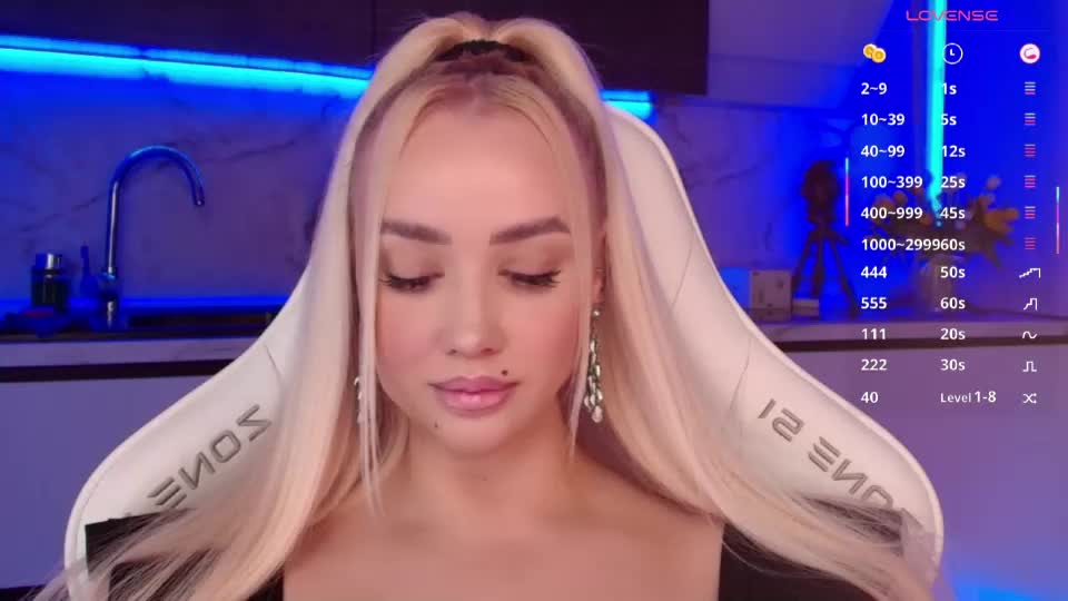 blond_diamond Webcam Chat July 16, 2026