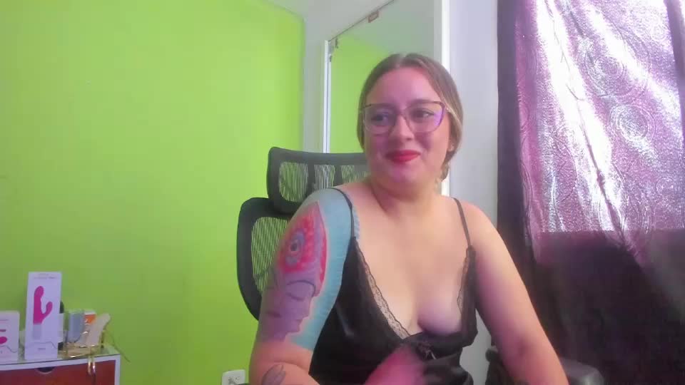 auradivina2 Webcam Chat July 17, 2026
