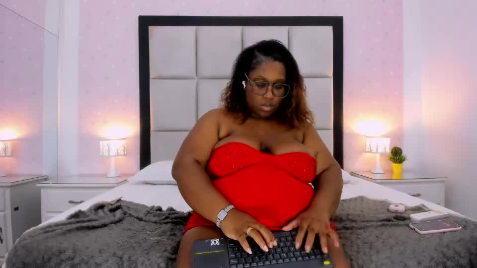 treisyvixen Webcam Chat July 17, 2026