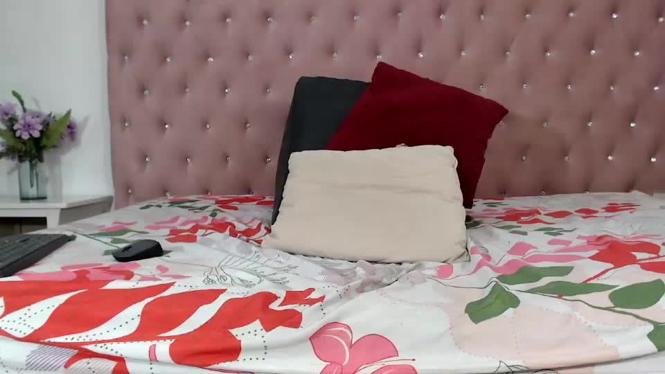 avrilbennettx Webcam Chat July 17, 2026