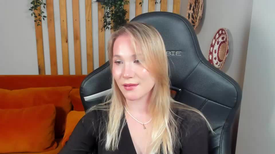 elaravoltage Webcam Chat July 17, 2026