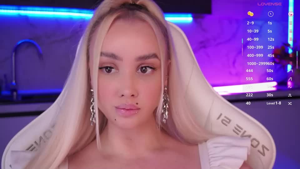 blond_diamond Webcam Chat July 17, 2026