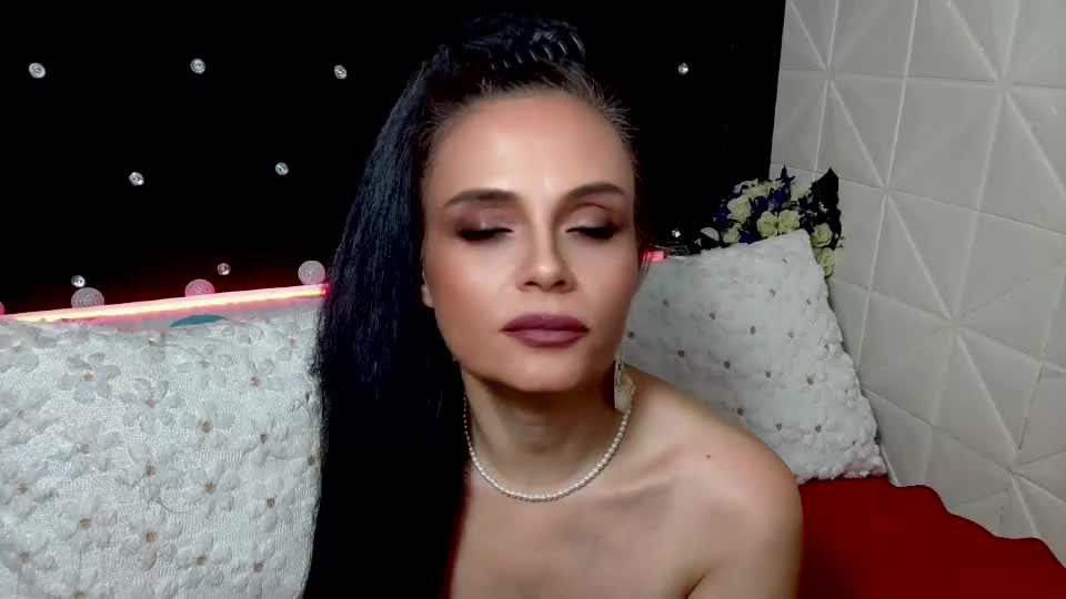 julia_divinne Webcam Chat July 17, 2026