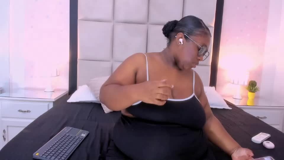treisyvixen Webcam Chat July 18, 2026