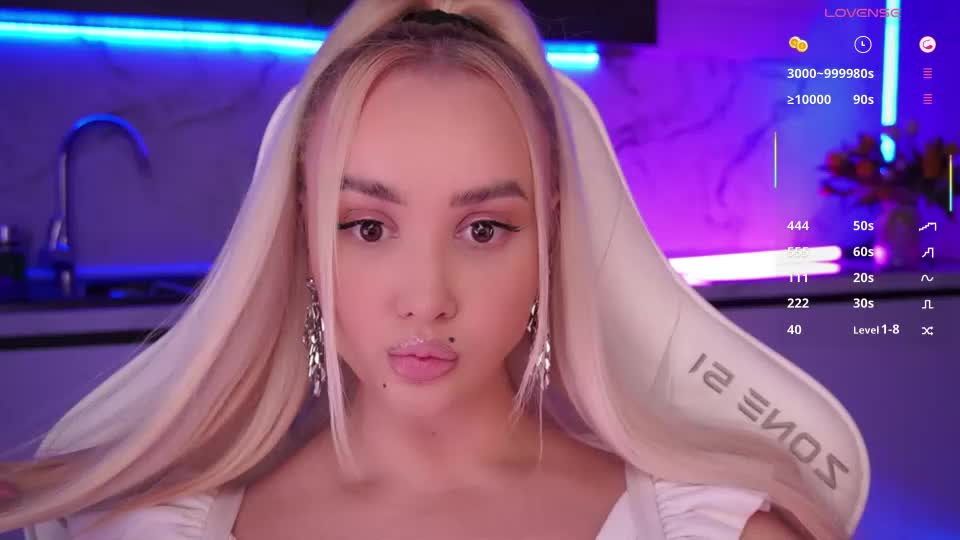 blond_diamond Webcam Chat July 19, 2026