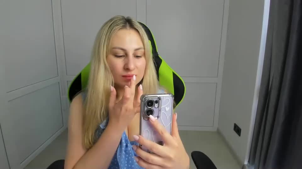julia_sunshinee Webcam Chat July 19, 2026