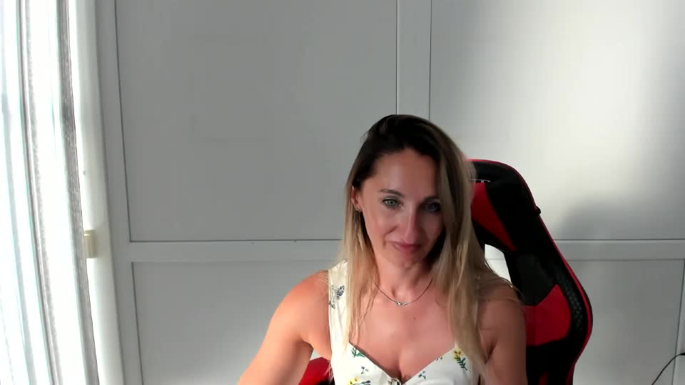 elinarosee Webcam Chat July 19, 2026