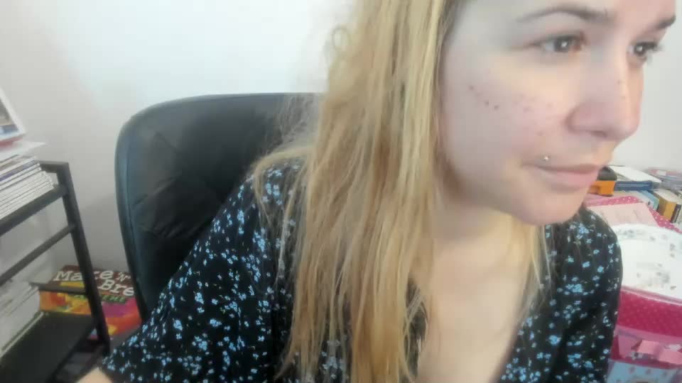 artsyandcraftsy_ Webcam Chat July 21, 2026