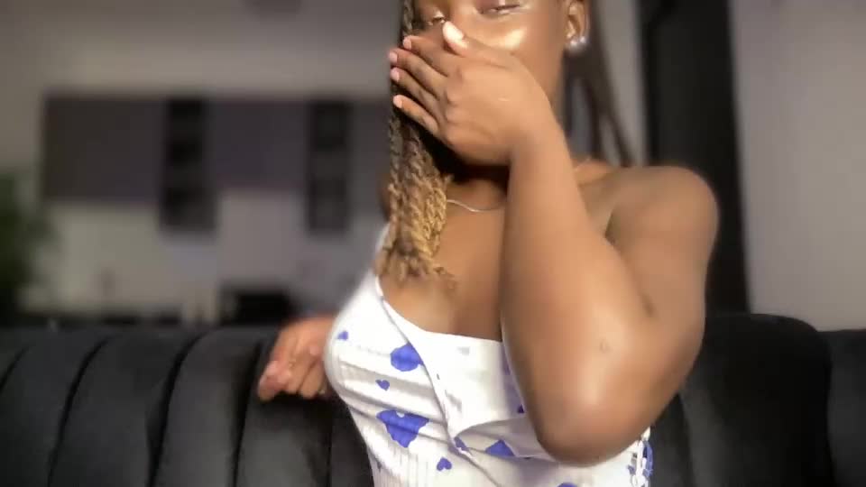 reina77xo Webcam Chat July 22, 2026
