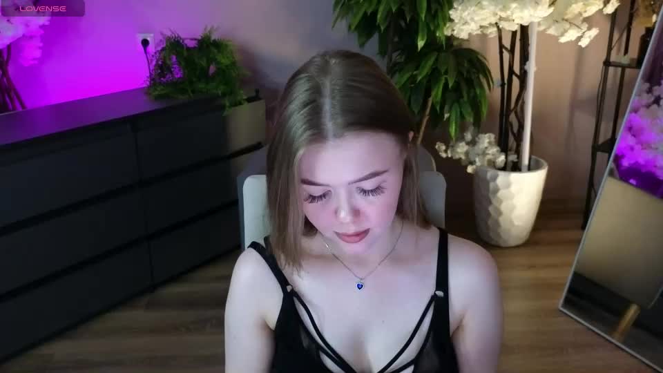 _liilcrystal_ Webcam Chat July 24, 2026