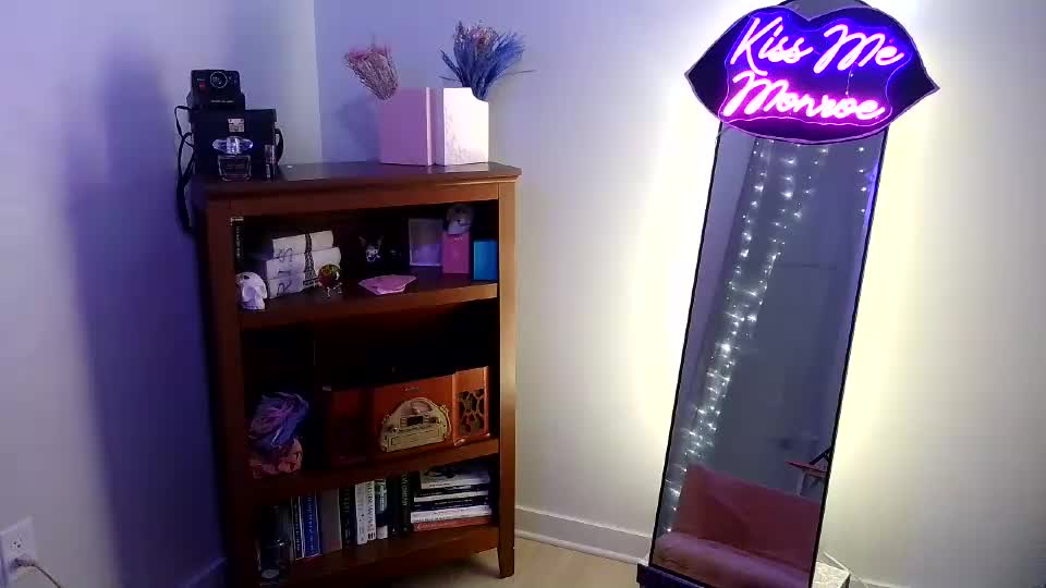 kiss_me_monroe Webcam Chat July 24, 2026