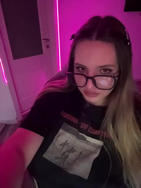 CrisKiss Webcam Chat July 25, 2026