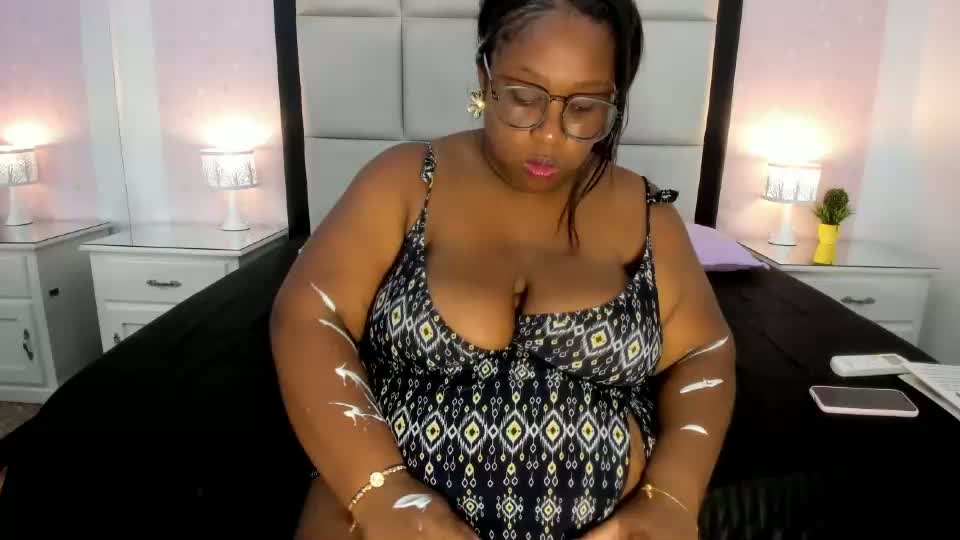 treisyvixen Webcam Chat July 25, 2026