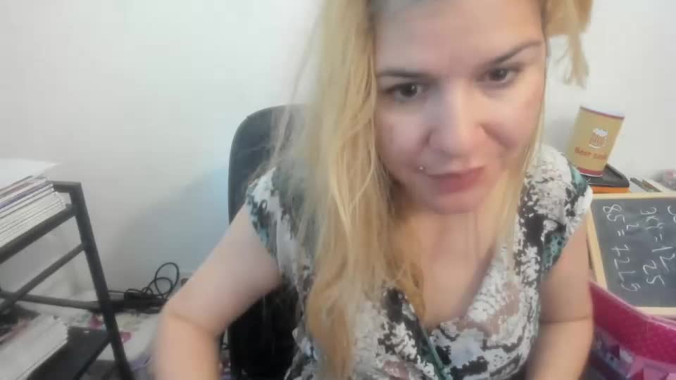 artsyandcraftsy_ Webcam Chat July 25, 2026