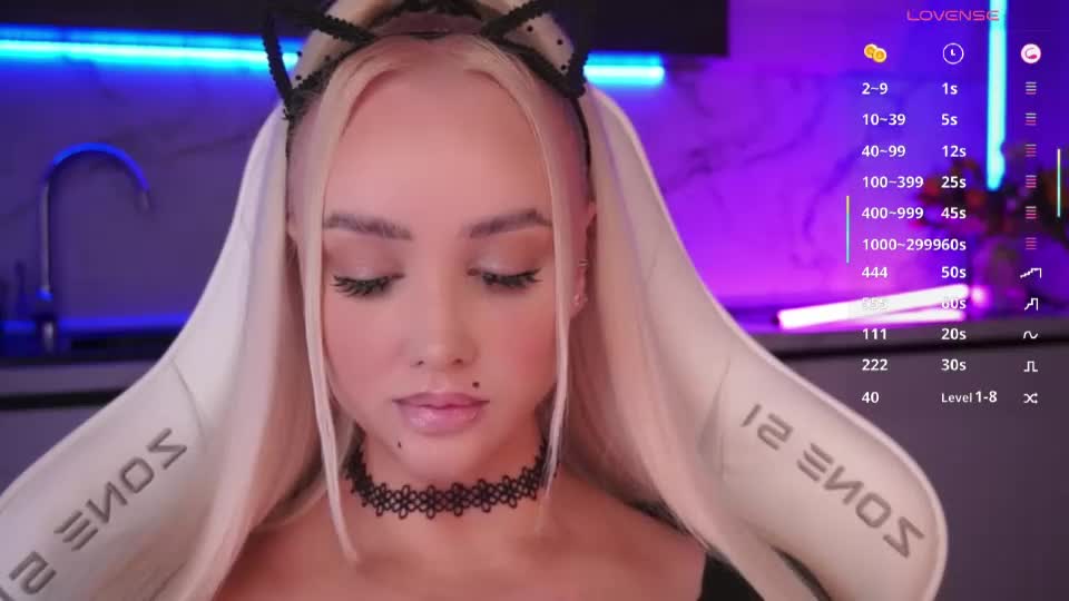 blond_diamond Webcam Chat July 27, 2026
