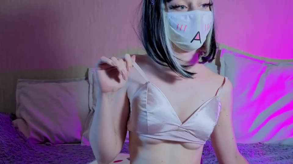 lunanyanmi Webcam Chat July 27, 2026