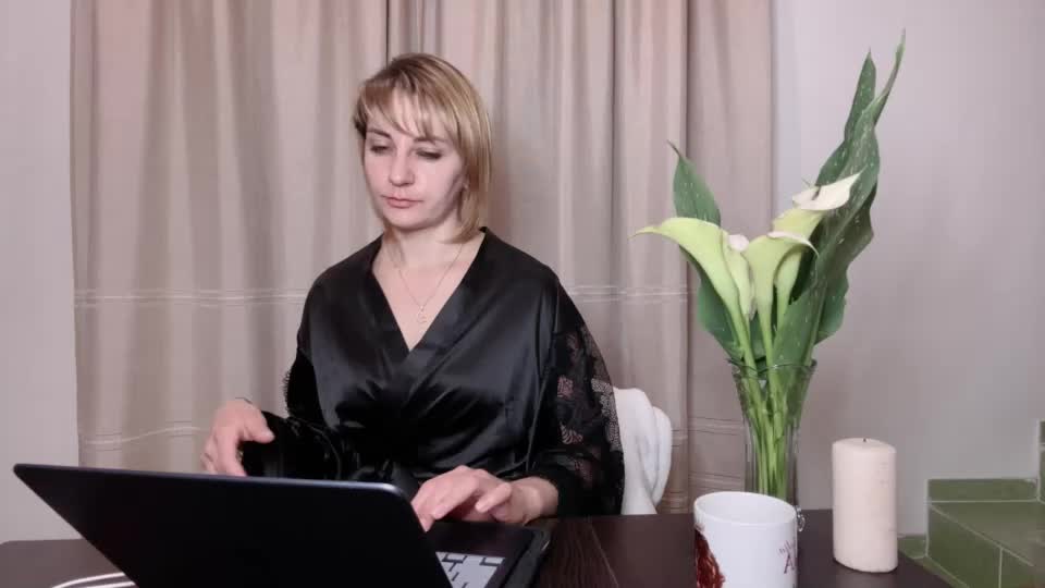 crystalfever_ Webcam Chat July 28, 2026