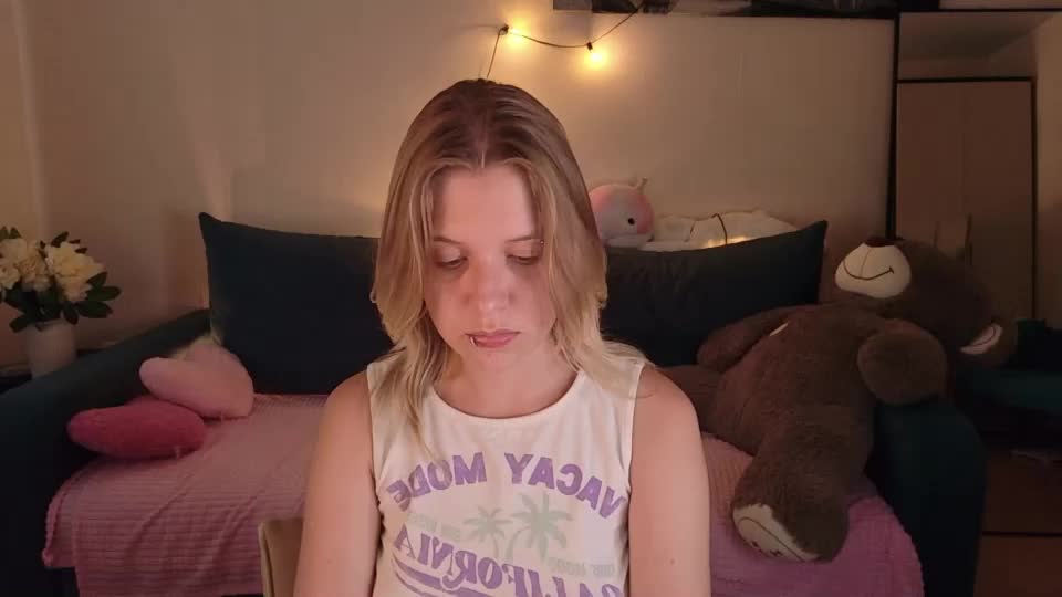viki_charm Webcam Chat July 28, 2026