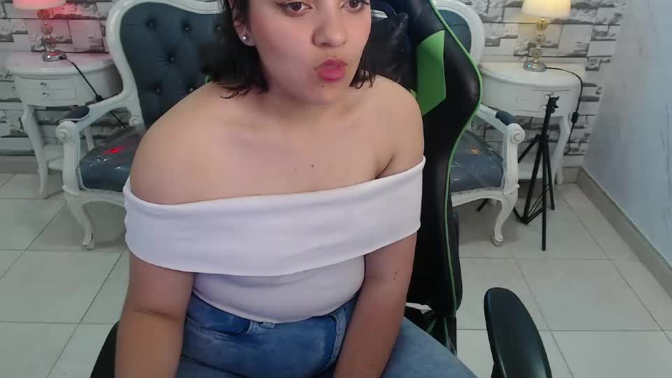 amalia_a Webcam Chat July 28, 2026
