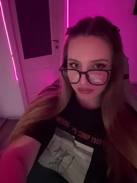 CrisKiss Webcam Chat July 28, 2026