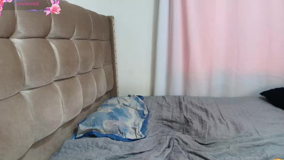 cloverrmoon Webcam Chat July 30, 2026