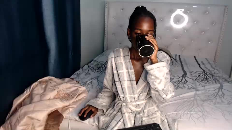 ebonypetitequeen Webcam Chat July 31, 2026