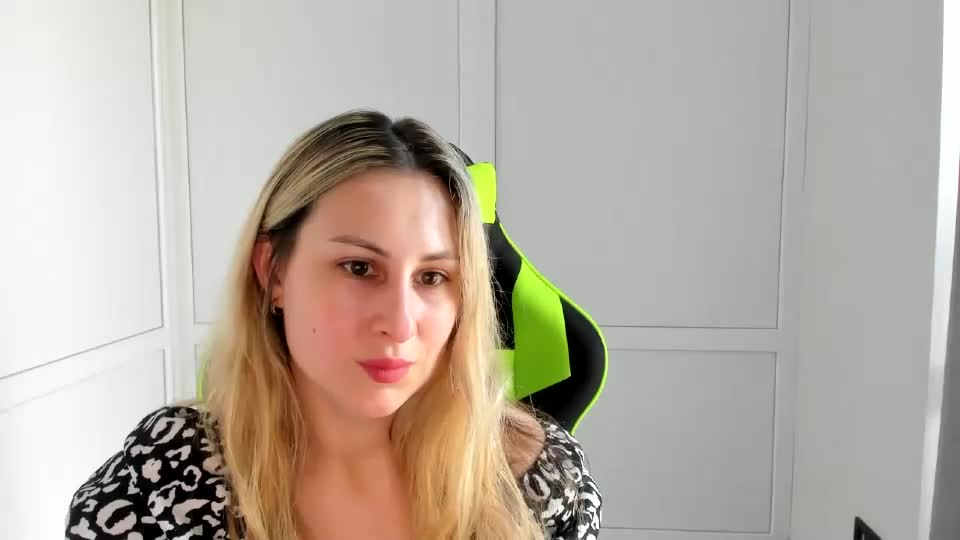 julia_sunshinee Webcam Chat July 31, 2026