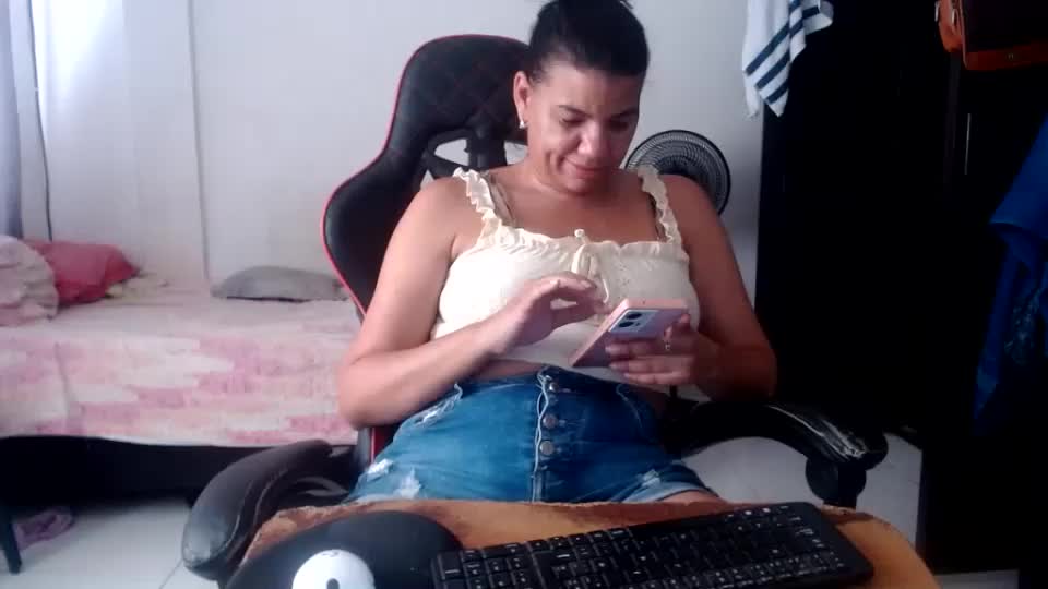 ariannaloovel Webcam Chat July 31, 2026