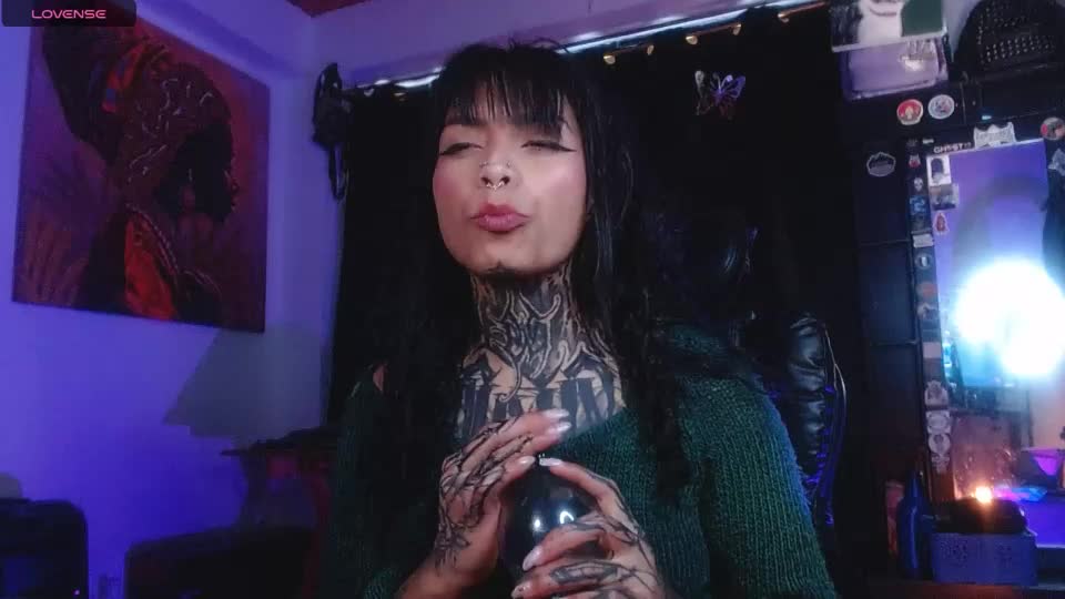 ema_ploxx Webcam Chat July 31, 2026