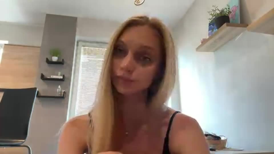 mikkiskees Webcam Chat July 31, 2026