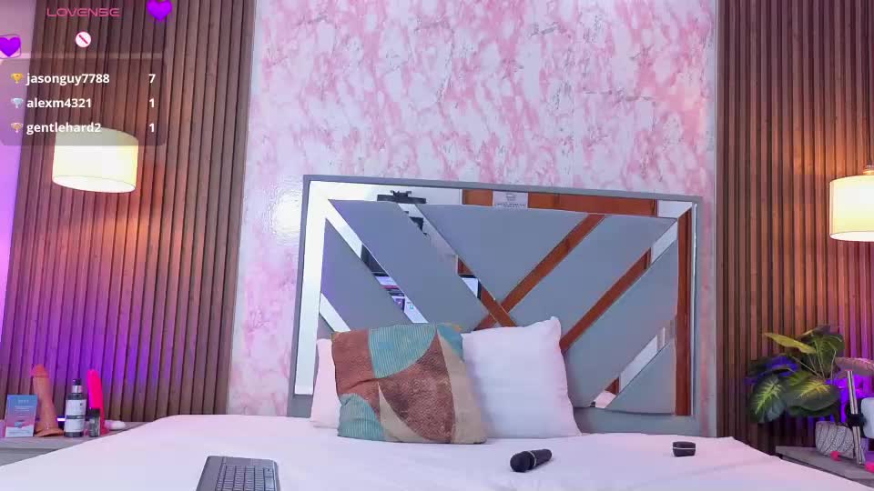 mia_pinkyy_ Webcam Chat August 1, 2026