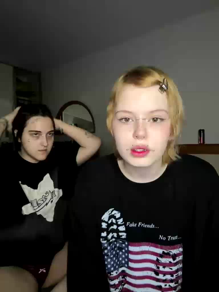 MiaAndAlicee Webcam Chat August 1, 2026