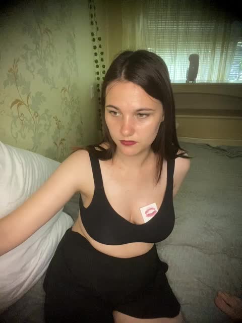 ohyet-kiss Webcam Chat August 1, 2026