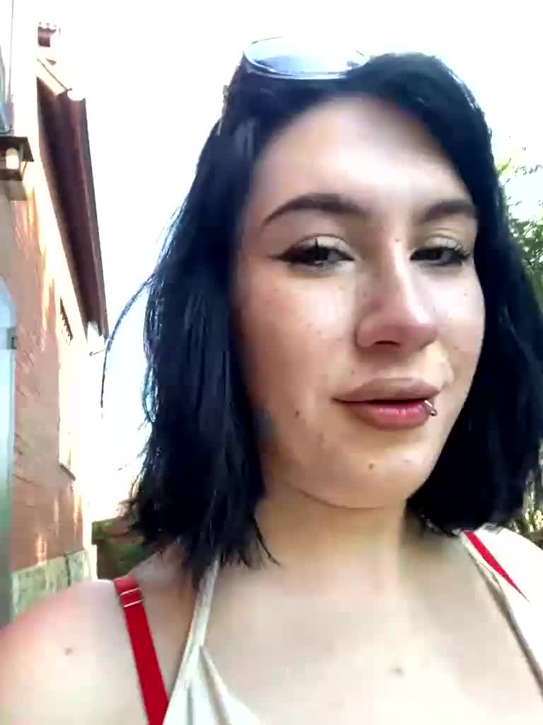 BustyLina Webcam Chat August 1, 2026
