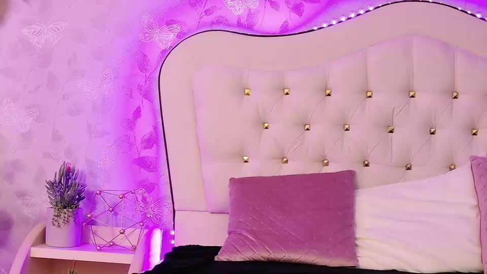 lunababe_ Webcam Chat August 2, 2026