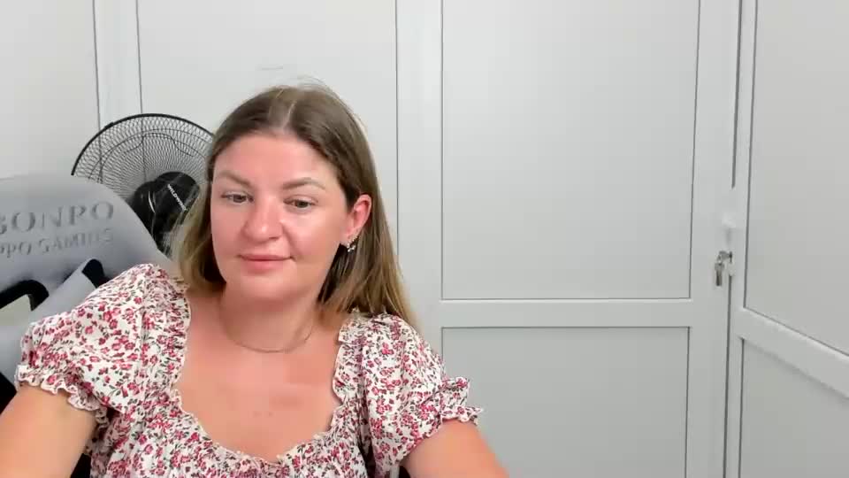 madison_smile Webcam Chat August 2, 2026