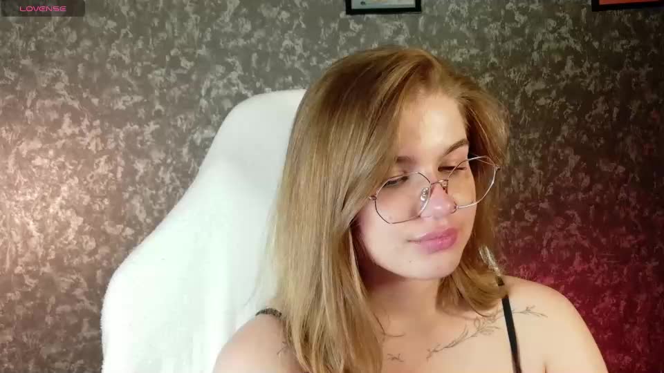 sophiemure Webcam Chat August 3, 2026