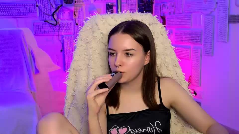 kelliebanshe Webcam Chat August 4, 2026