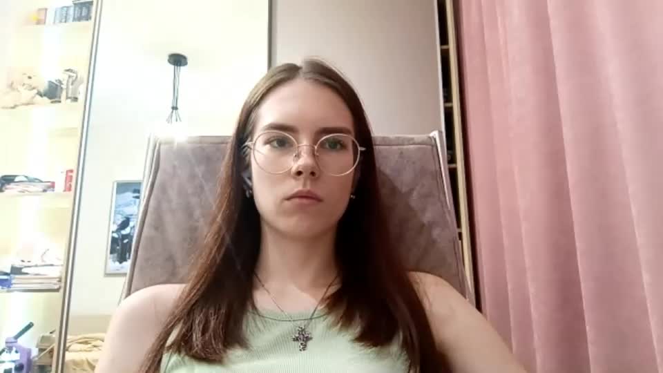 tawnyzenisek Webcam Chat August 4, 2026