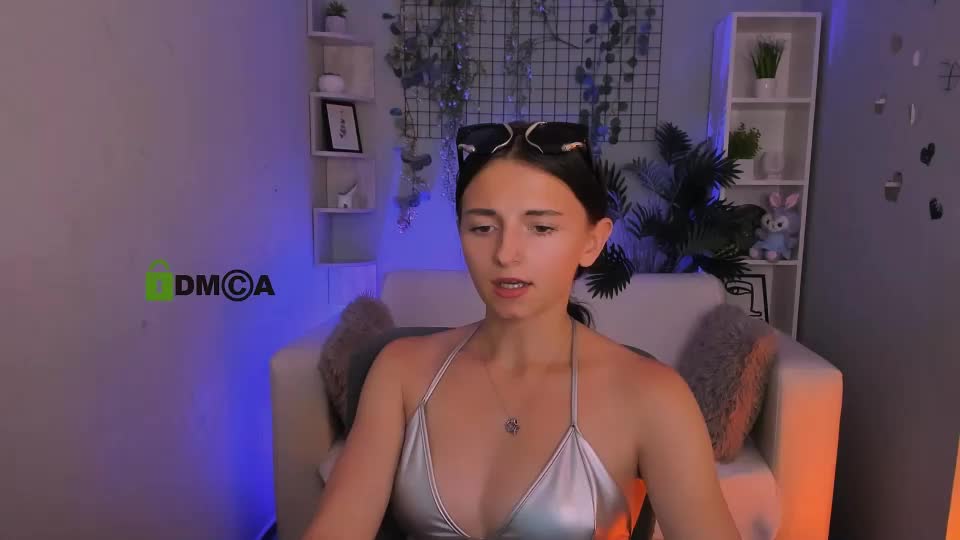 caroline_honeyy Webcam Chat August 4, 2026