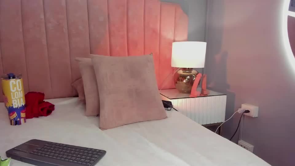 shelley_fox Webcam Chat August 4, 2026