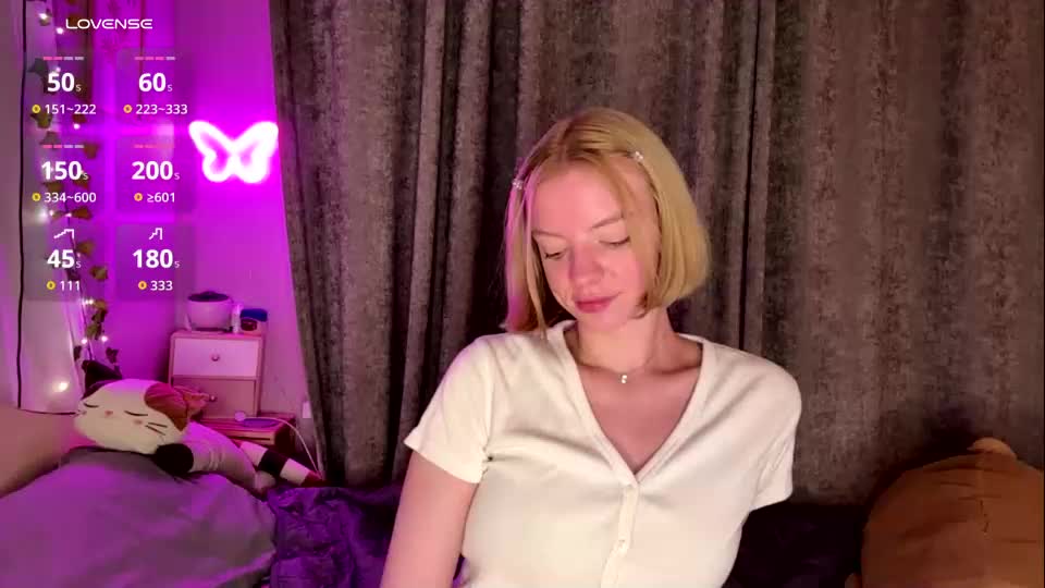 cristinekondo Webcam Chat August 4, 2026