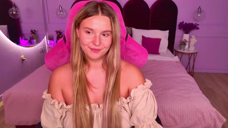 charlotteatwood Webcam Chat August 4, 2026