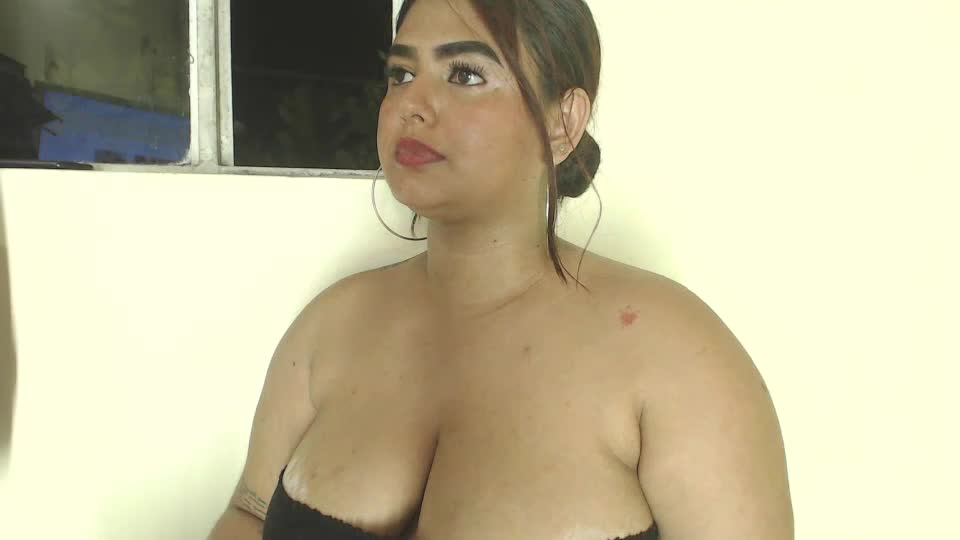 julieeta_castillo Webcam Chat August 4, 2026