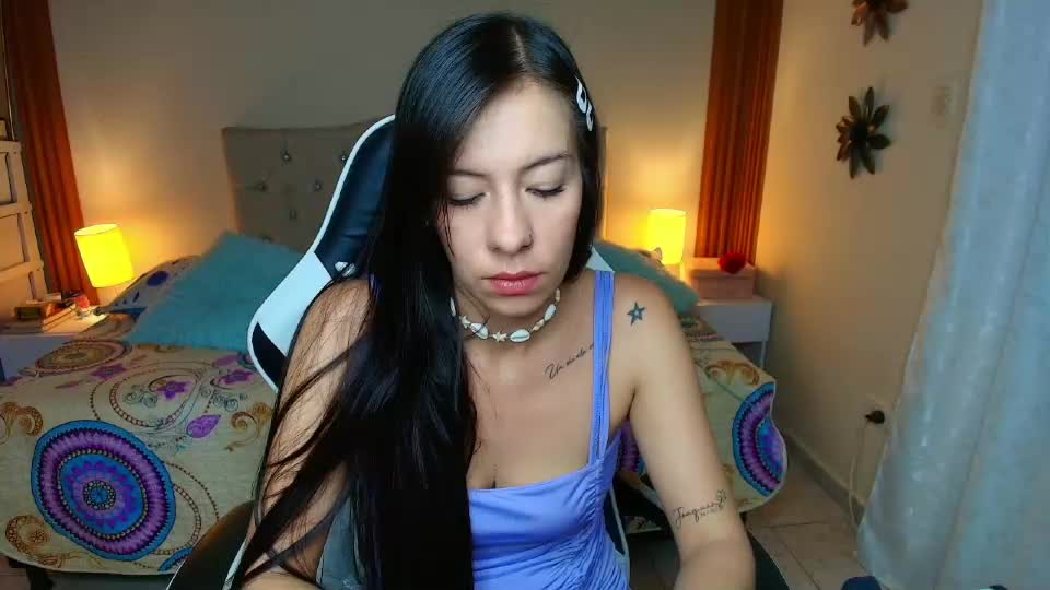 emiily_skinny Webcam Chat August 4, 2026