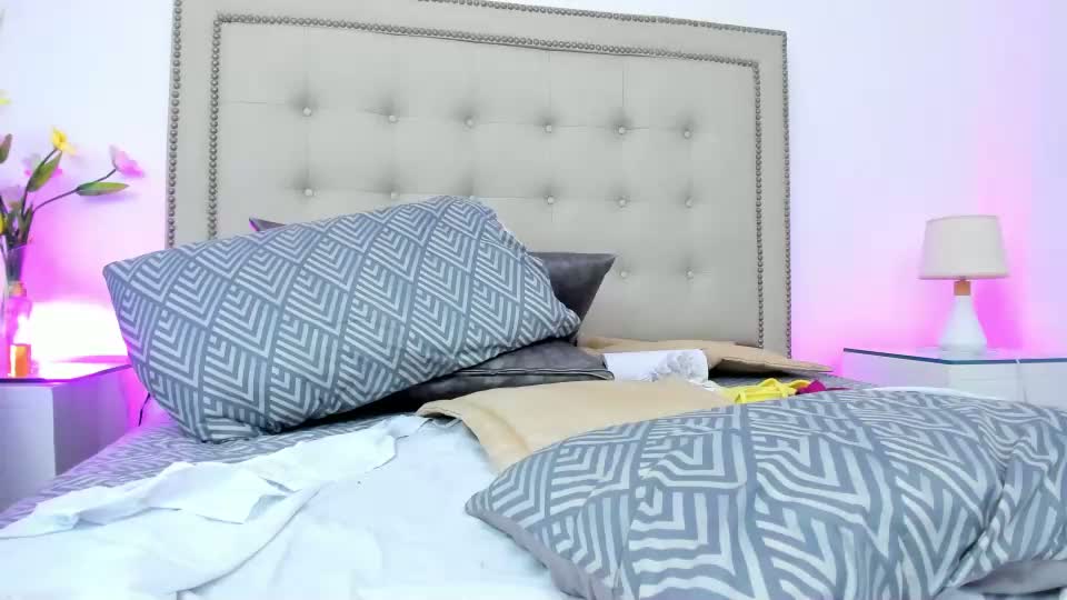 sofhyalove Webcam Chat August 4, 2026