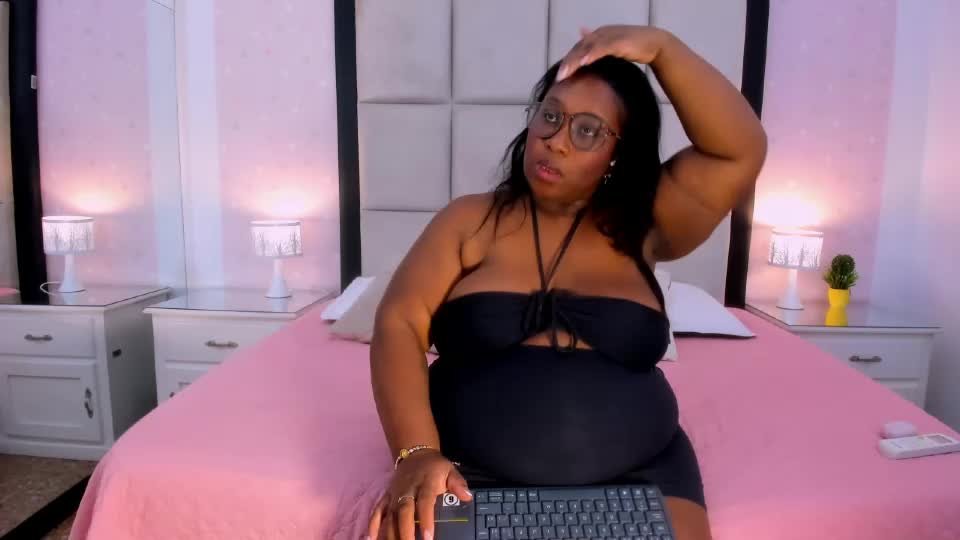 treisyvixen Webcam Chat August 5, 2026