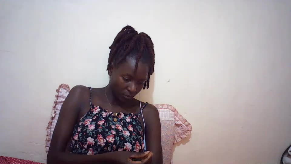queen_0012 Webcam Chat August 5, 2026