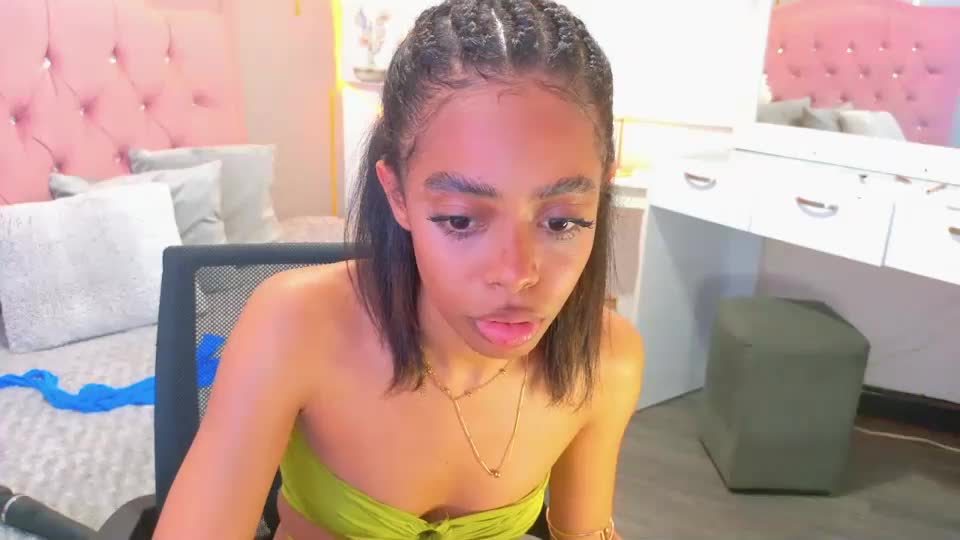 peneelopeecute Webcam Chat August 5, 2026